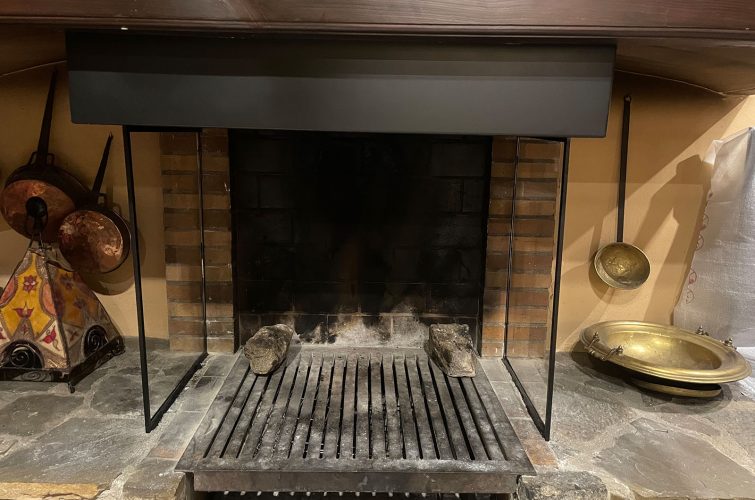 Instalación de cristal protector para chimenea en vivienda del Valle de Arán